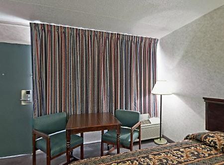 America'S Best Value Inn & Suites - Memphis/Graceland Стая снимка
