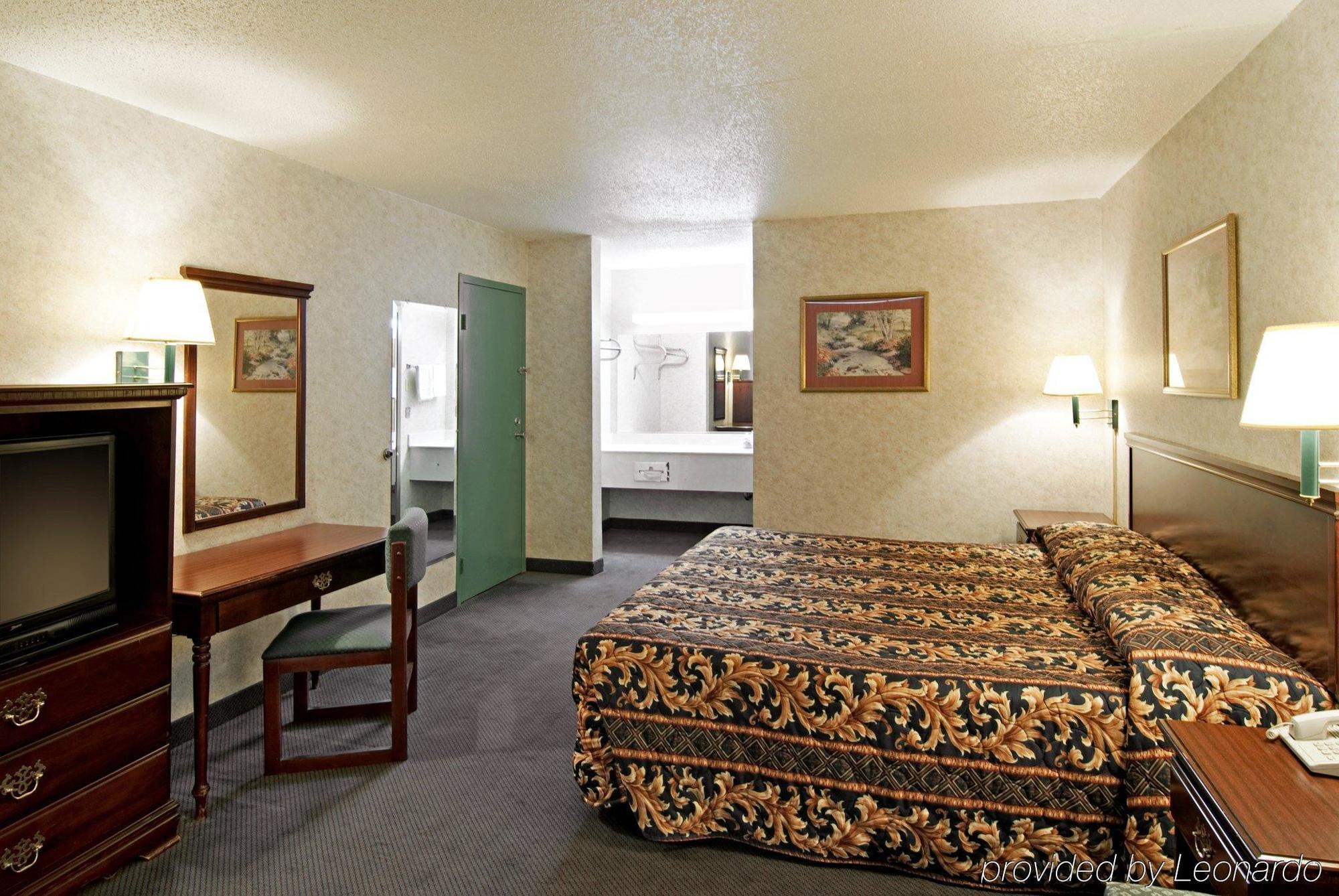 America'S Best Value Inn & Suites - Memphis/Graceland Стая снимка